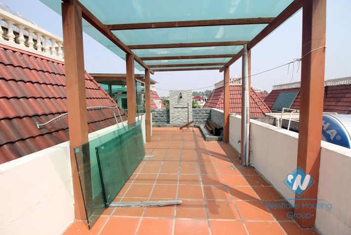 Spacious house with open living room and nice bathrooms to rent in Ciputra